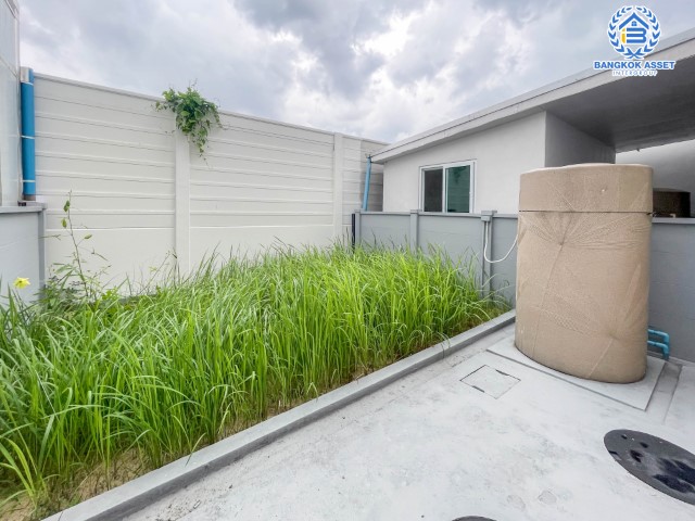 *****ทาวน์โฮมมือสองนนทบุรี ม.บ้านกลางเมือง ราชพฤกษ์-พระราม5 เนื้อที่กว้างขวางมากถึง 22.50 ตร.ว. ฟังก์ชัน 3 ห้องนอน 3 ห้องน้ำ ที่จอดรถ 2 คัน หน้าบ้านกว้าง มีพื้นที่ด้านหลังบ้าน แถมฟรี! เครื่องปรับอากาศ 2 เครื่อง บนทำเลเดินทางสะดวก ใกล้รถไฟฟ้าสายสีม่วง "สถานีแยกติวานนท์" จองเลย!